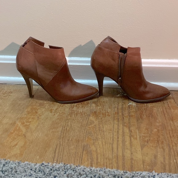 Carlos by Carlos Santana camel leather heeled booties - Picture 4 of 6